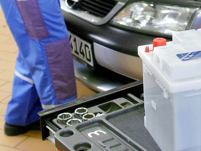autobatterie-check.jpg Bild autobatterie-check.jpg